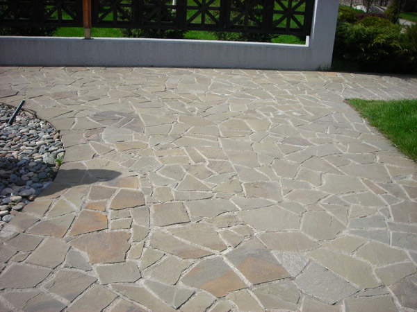 Мощение дорожек с укладкой на готовое основание