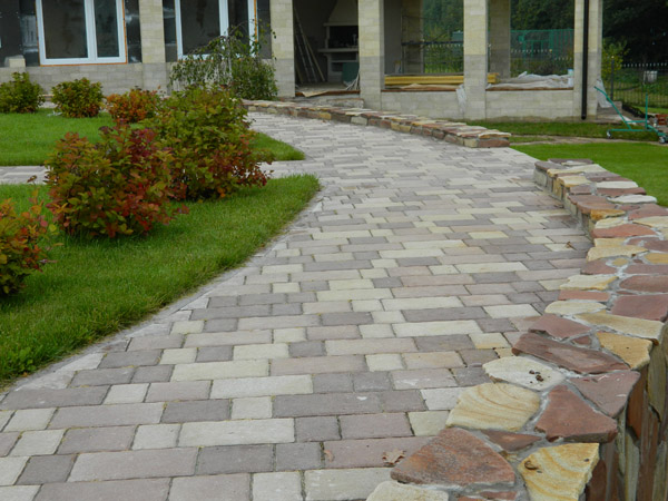 Мощение дорожек с укладкой на готовое основание