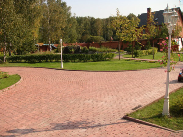 Мощение дорожек с укладкой на готовое основание